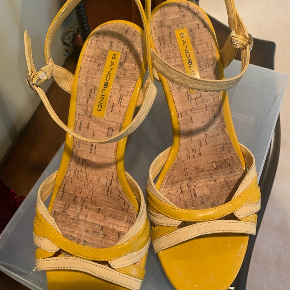 Adorable yellow wedges with black embroidery details